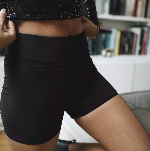 RÉJEANNE Super Glow Black Shorts (Heavy Flow)